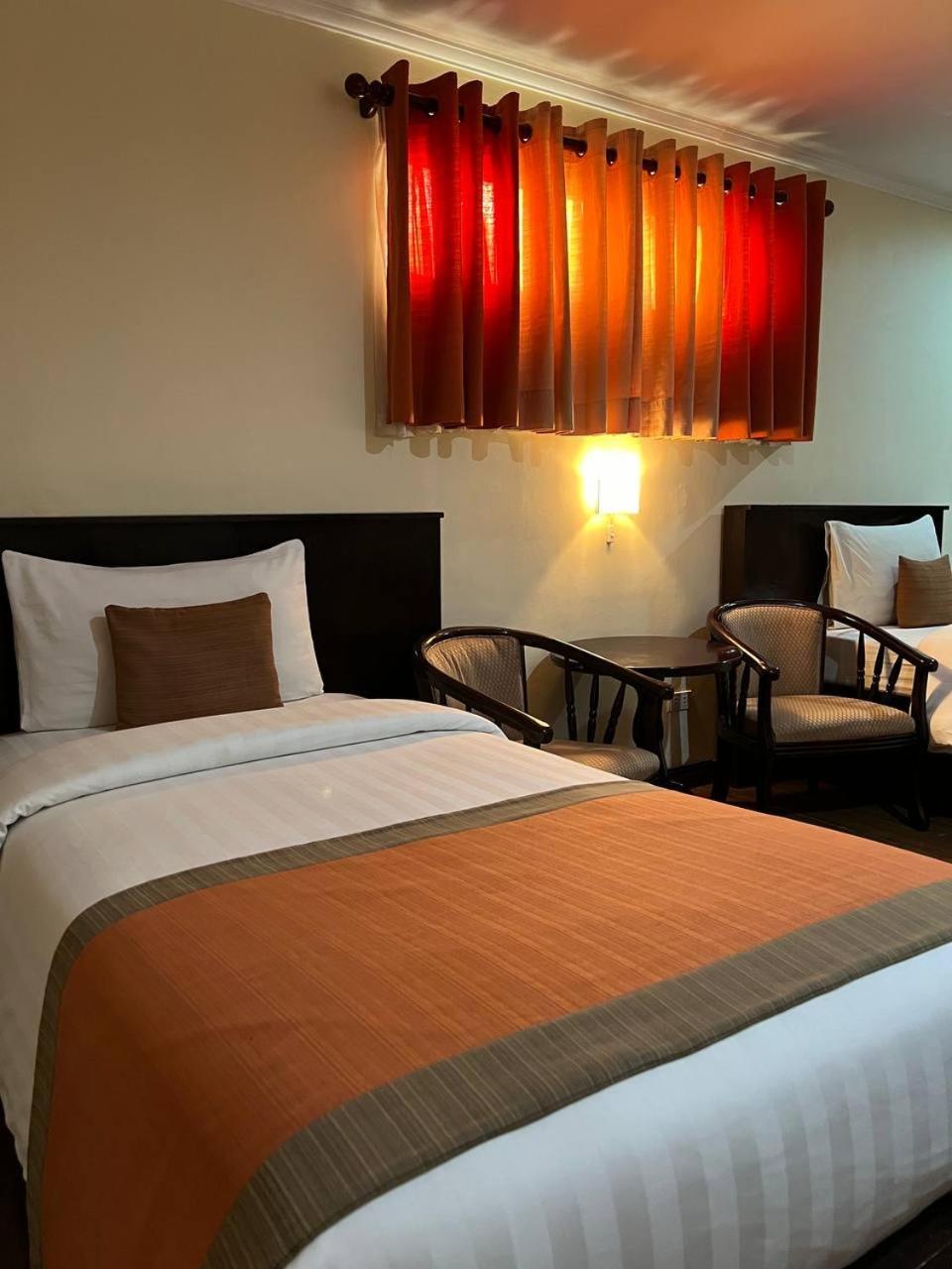 Subic Residencias Olongapo Exteriér fotografie