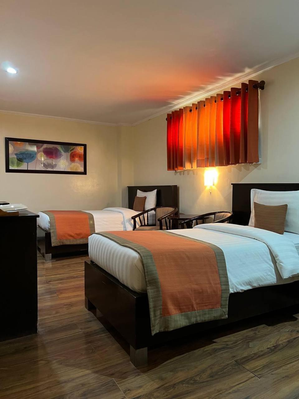 Subic Residencias Olongapo Exteriér fotografie