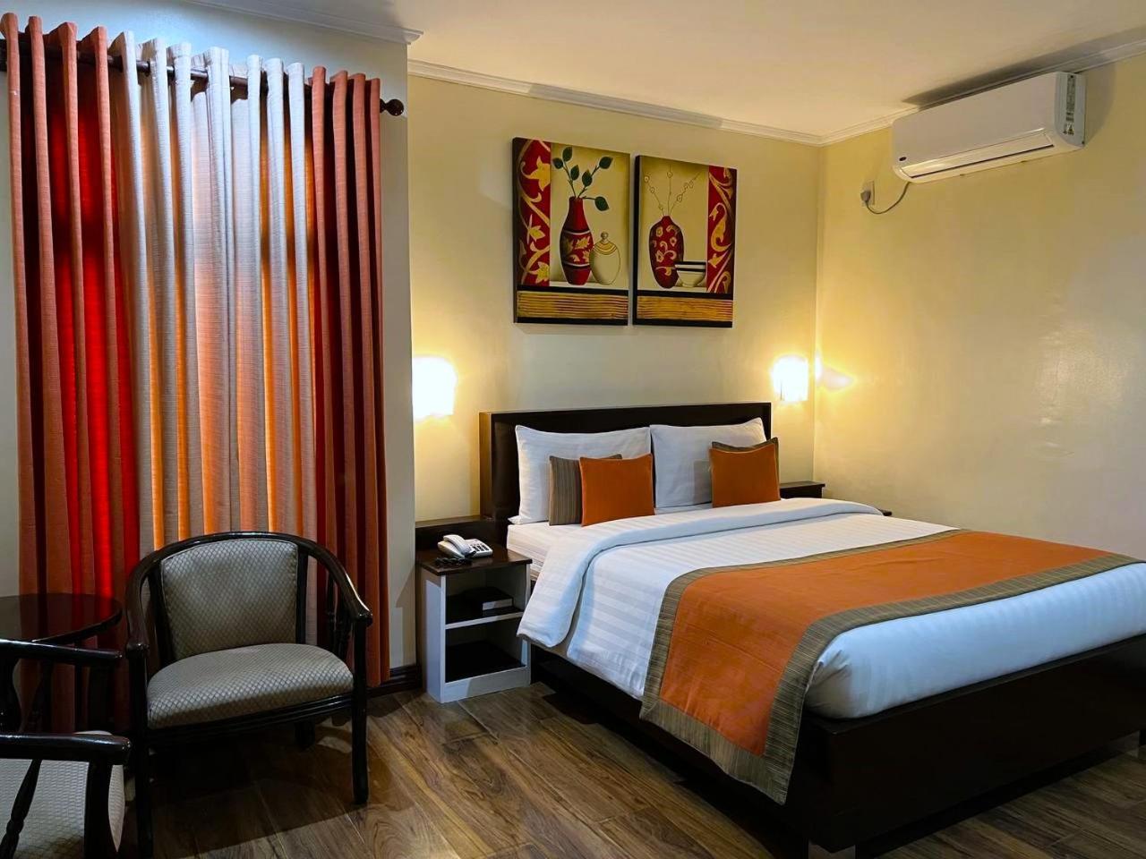 Subic Residencias Olongapo Exteriér fotografie