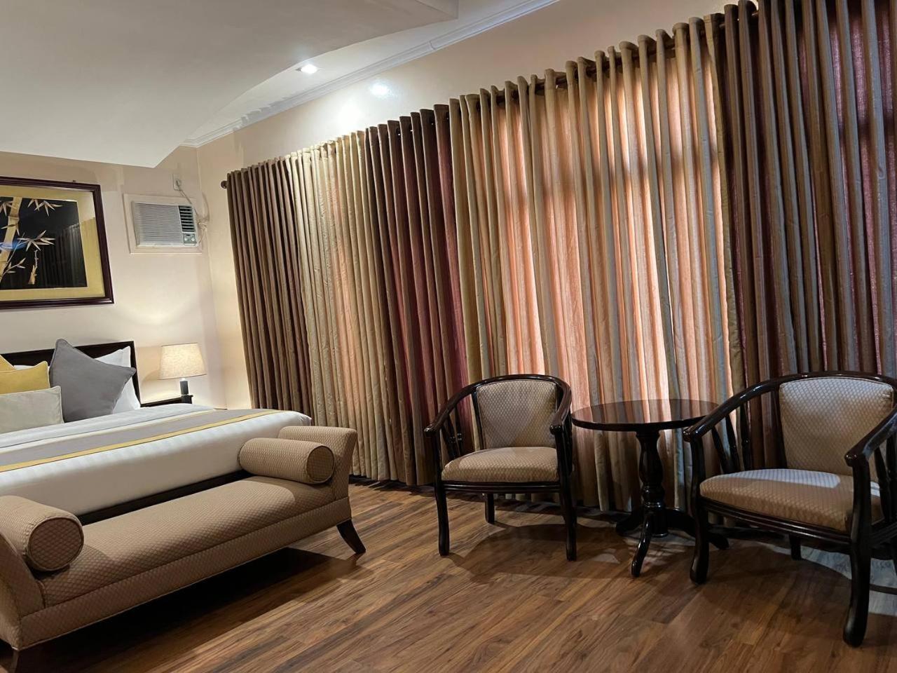 Subic Residencias Olongapo Exteriér fotografie