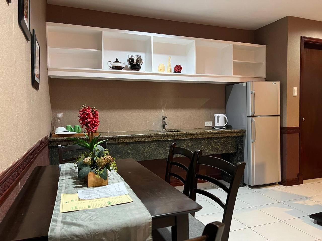 Subic Residencias Olongapo Exteriér fotografie