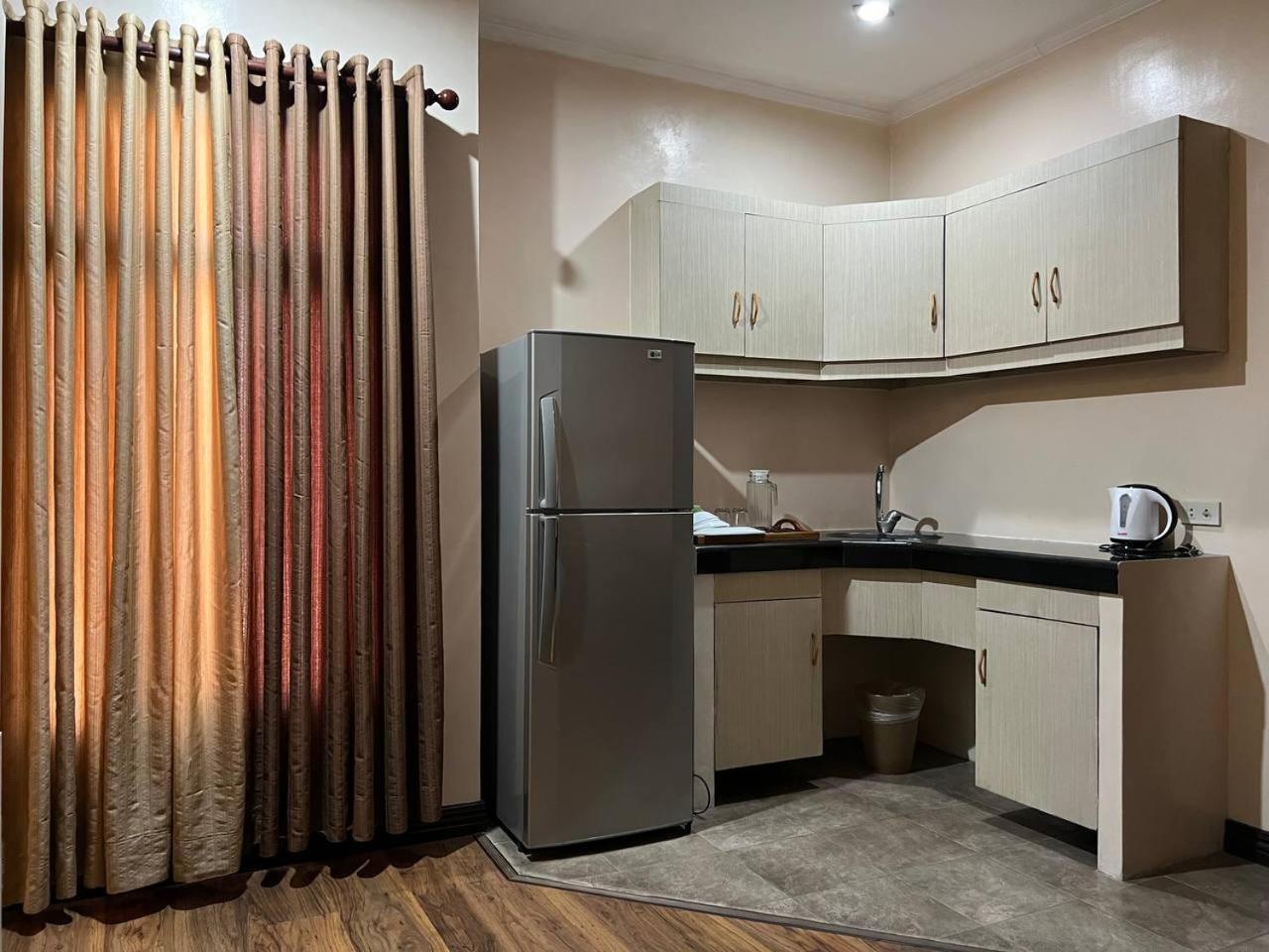 Subic Residencias Olongapo Exteriér fotografie