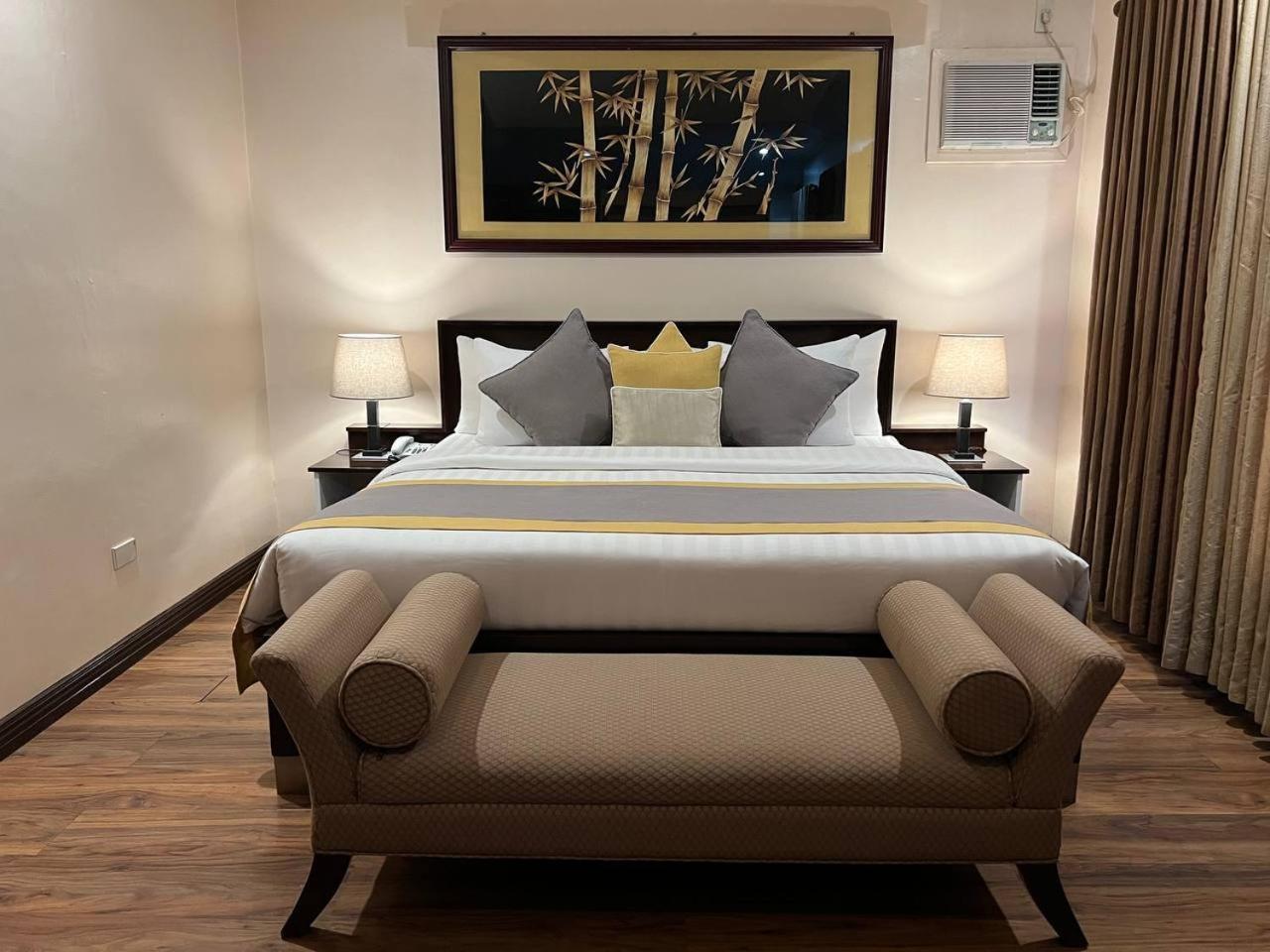 Subic Residencias Olongapo Exteriér fotografie