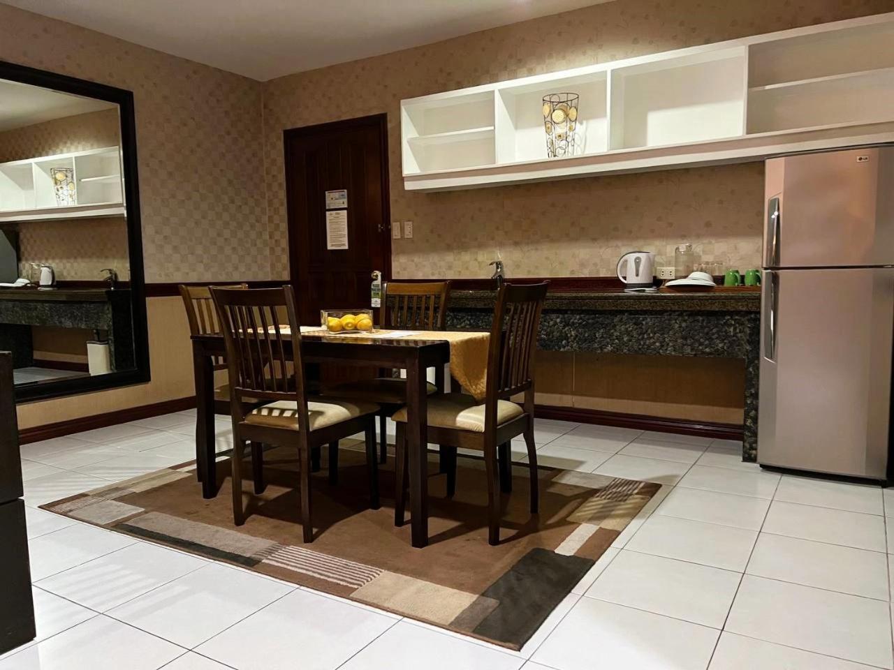 Subic Residencias Olongapo Exteriér fotografie