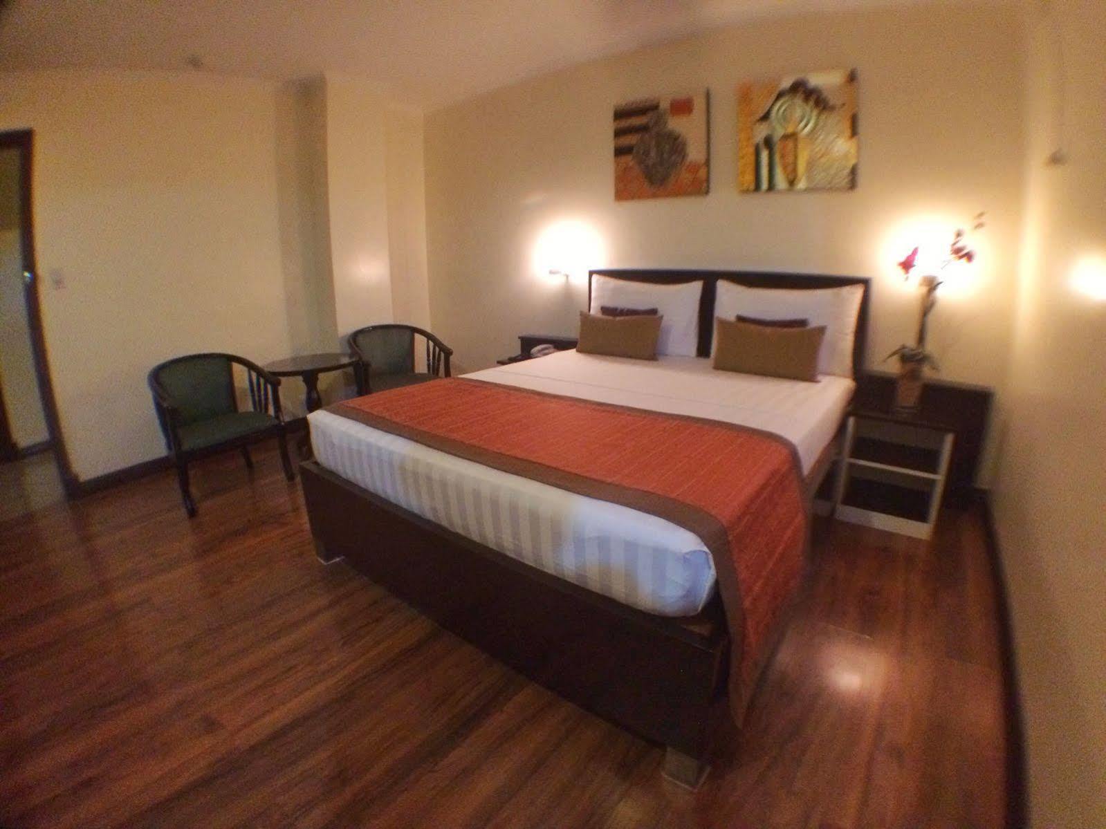Subic Residencias Olongapo Exteriér fotografie