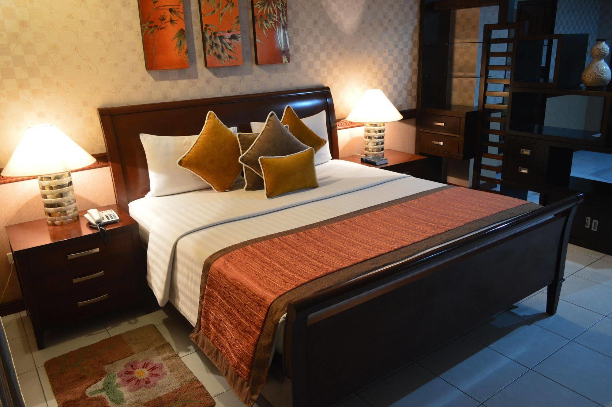 Subic Residencias Olongapo Exteriér fotografie