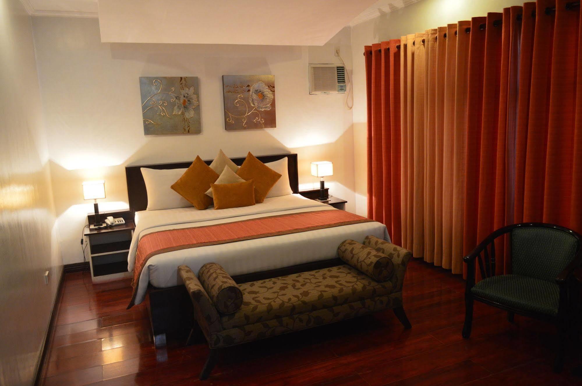 Subic Residencias Olongapo Exteriér fotografie